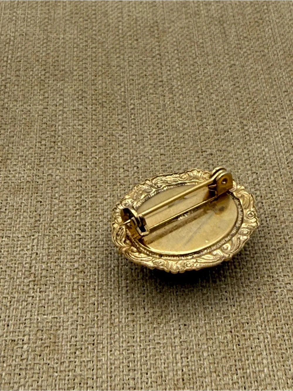 N/A elegant gold